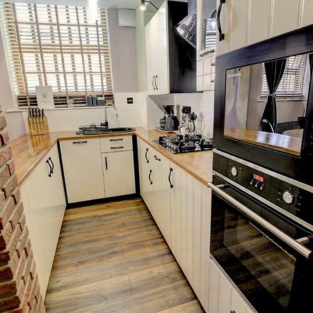 The Old Joiner'S Shop Apartment Уитби Екстериор снимка