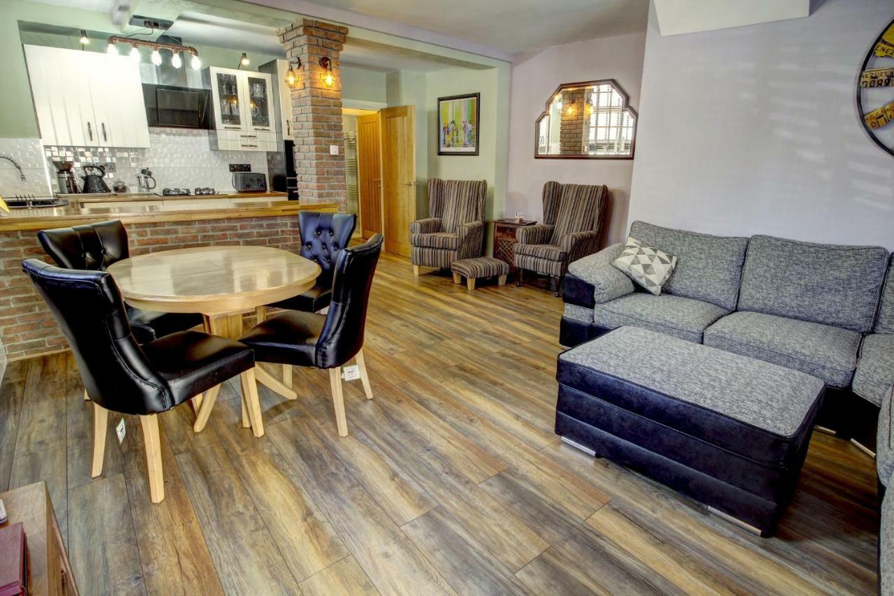 The Old Joiner'S Shop Apartment Уитби Екстериор снимка